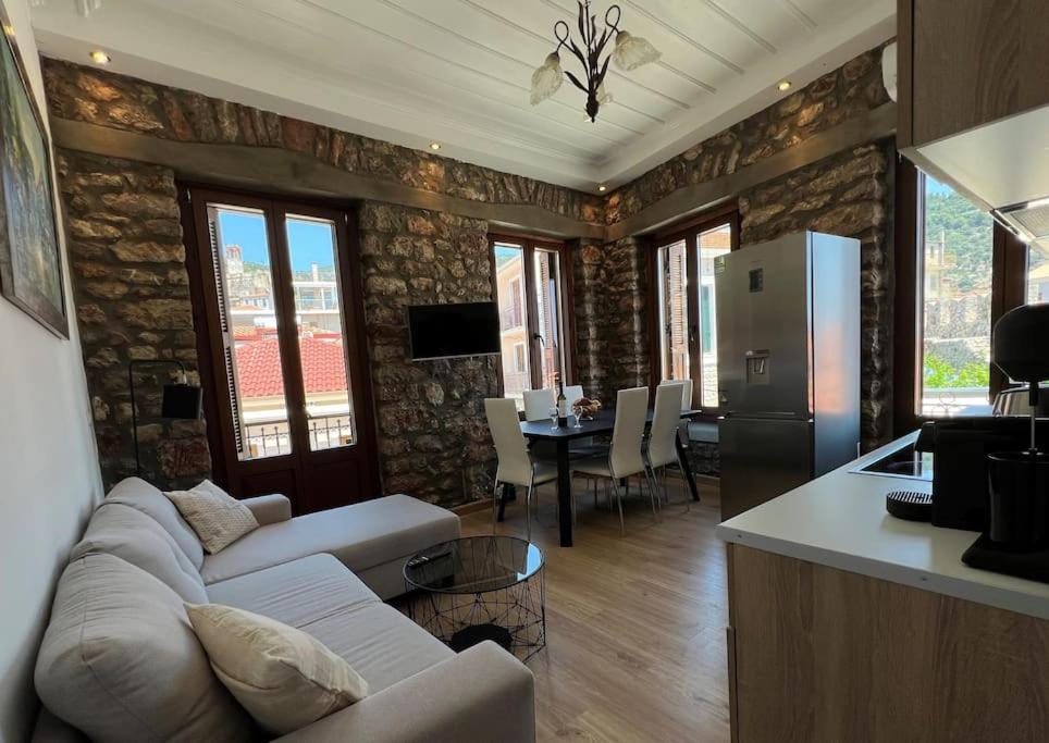 Madame Parisienne Villa Nafpaktos Bagian luar foto