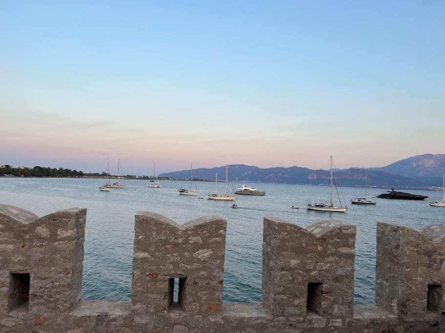 Madame Parisienne Villa Nafpaktos Bagian luar foto